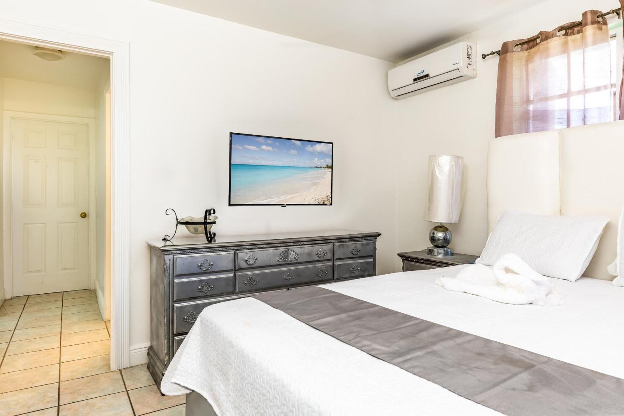 Waterside Home, Shaded Whirlpool Spa, Outdoor Dining, Smart Tv, Amazon Prime Five Cays Settlement Zewnętrze zdjęcie
