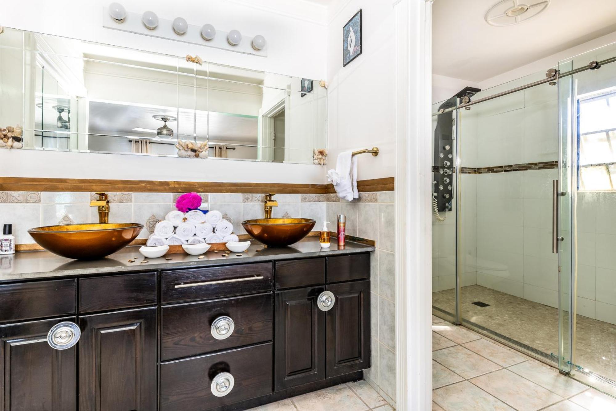 Waterside Home, Shaded Whirlpool Spa, Outdoor Dining, Smart Tv, Amazon Prime Five Cays Settlement Zewnętrze zdjęcie